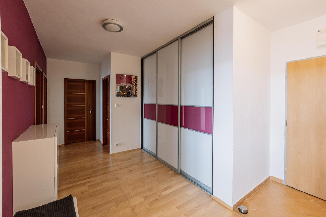 Apartment Family Bratislava Parking Slot Included! Экстерьер фото