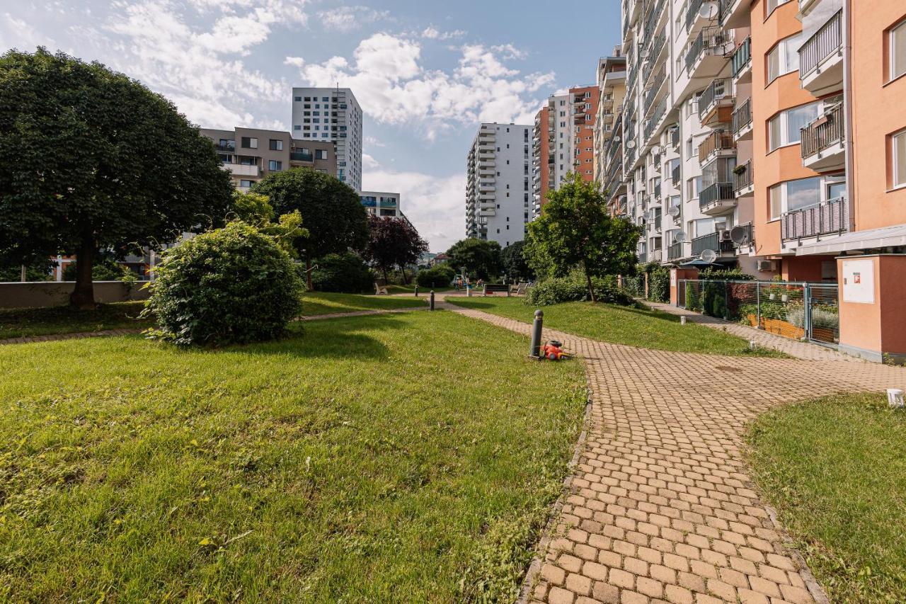 Apartment Family Bratislava Parking Slot Included! Экстерьер фото